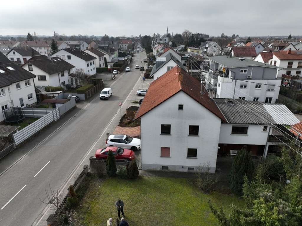 Immobilie in Walldorf - Walldorf:  Doppelhaushälfte, Nußlocher Str. 93,  sanierungsbed. FREI, keine K-Prov - Bild 4