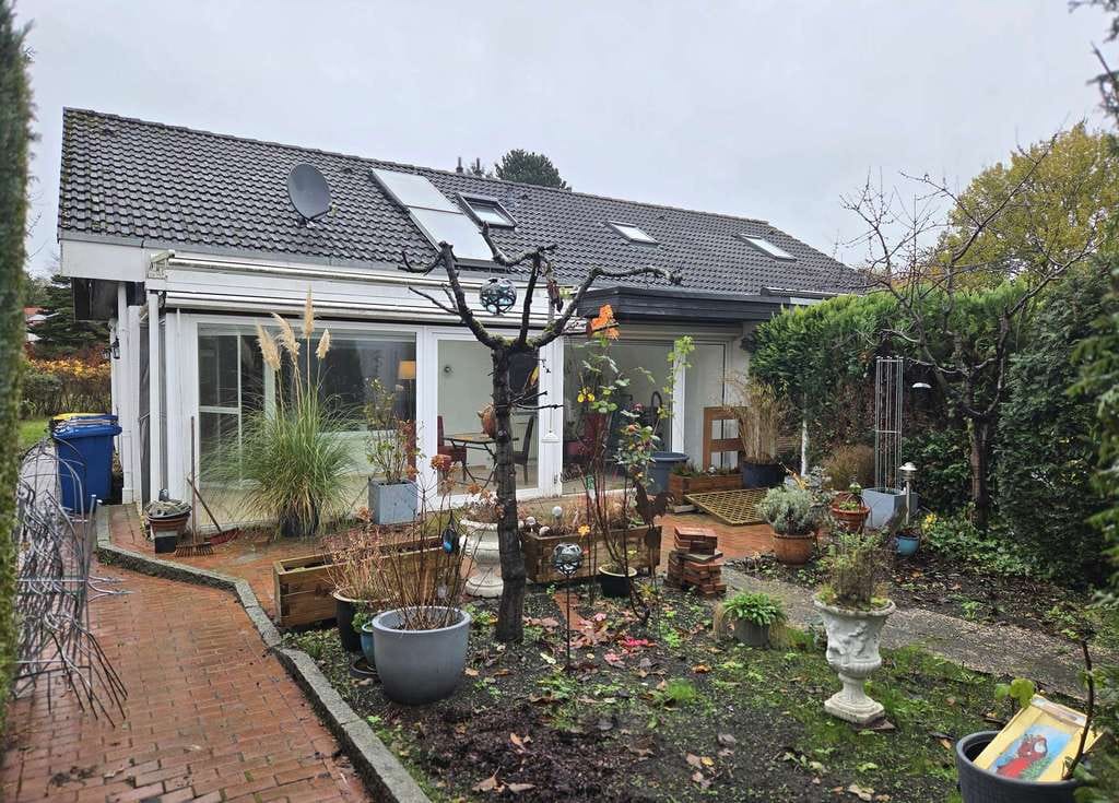 Immobilie in Bad Bevensen - Modernisierte Doppelhaushälfte in Kantors Garten mit Wintergarten und Garage - Bild 0