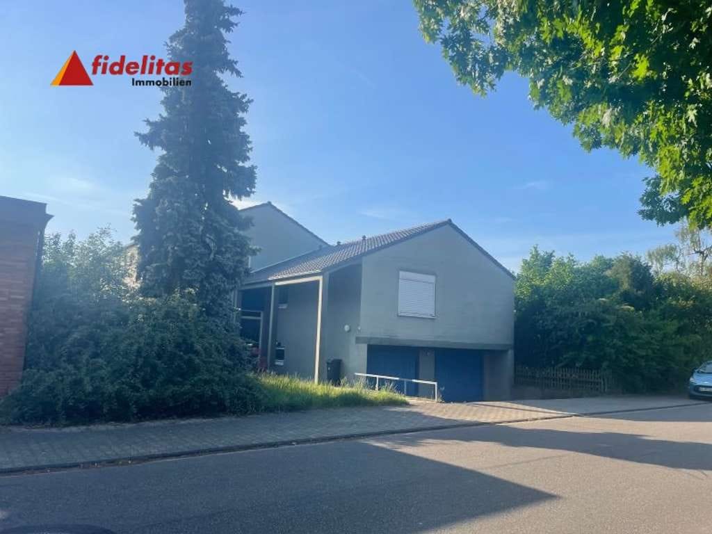 Immobilie in Linkenheim-Hochstetten - Großes vollunterkellertes Einfamilienhaus mit Einliegerwohnung und großem Grundstück - Bild 2