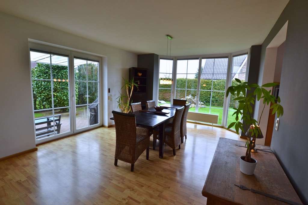 Immobilie in Timmendorfer Strand - Friesenhaus in Sackgassenlage von Groß Timmendorf – großzügiges Zuhause mit Weitblick und Garage - Bild 3