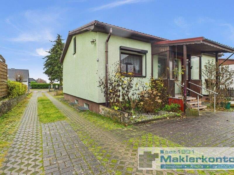 Immobilie in Neustrelitz - Gepflegtes Einfamilienhaus mit Souterrain und Einliegerwohnung in begehrter Lage - Bild 0
