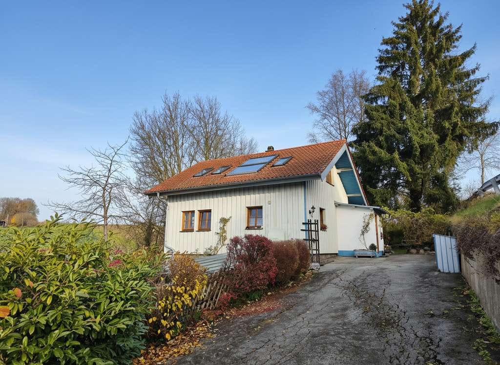 Immobilie in Eggenfelden - Einfamilienhaus mit schönem Ausblick - Bild 2
