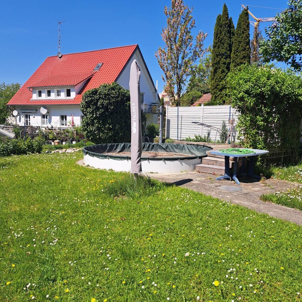 Immobilie in Meckenbeuren - Großes Zweifamilienhaus mit idyllischem Grundstück in Meckenbeuren - Ortsteil - Bild 2