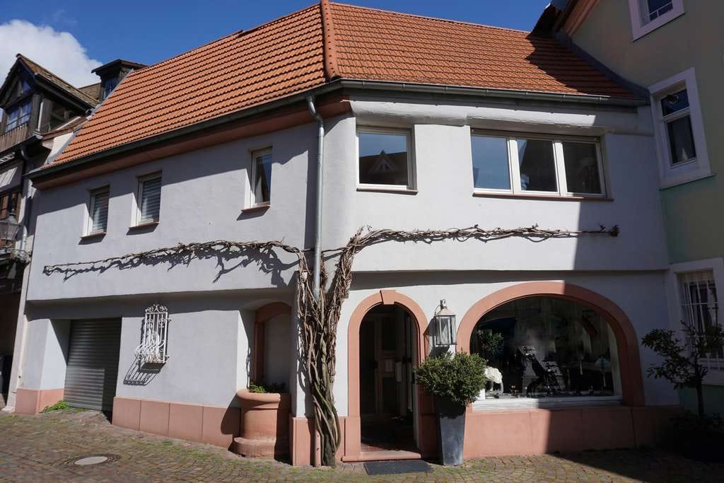 Immobilie in Ladenburg - Einzigartiges Altstadtjuwel mit großzügiger Wohneinheit und Gewerbefläche von Privat zu verkaufen! - Bild 0