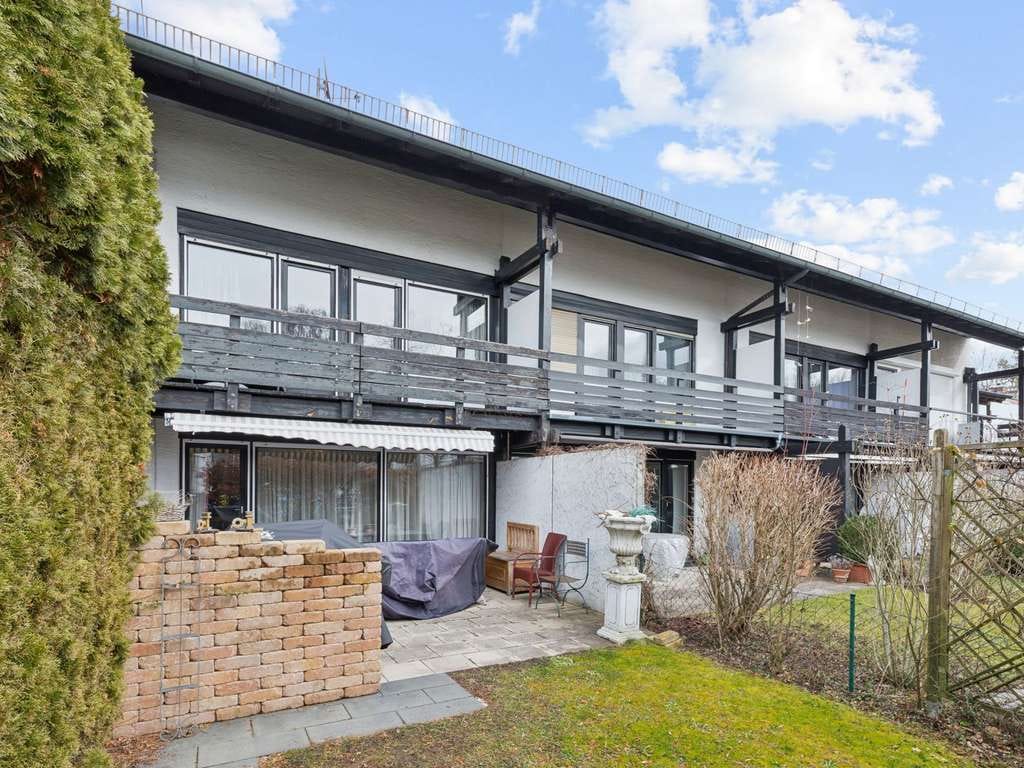Immobilie in Aschheim - Charmantes Reihenmittelhaus mit Terrasse, Balkonen und Dachterrasse in Aschheim bei München - Bild 0