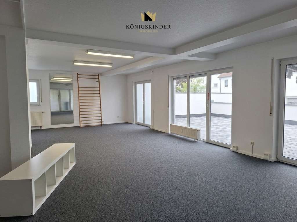 Immobilie in Leonberg - Barrierefreie ehemalige Physio-Praxis als Wohnung/Loft/Atelier nutzbar. - Bild 2