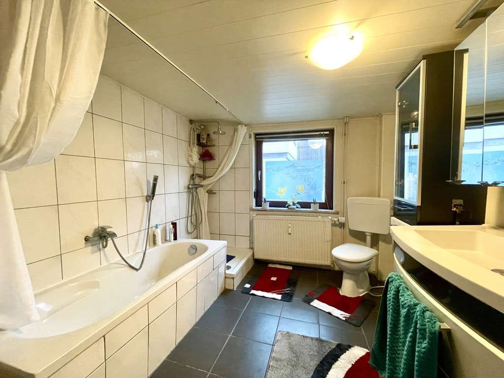 Immobilie in Neu-Anspach - Klein aber Oho - modernisiertes Fachwerkhaus im alten Stadtkern - Bild 2