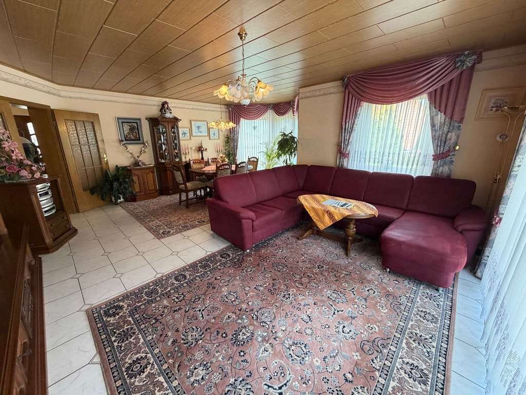 Immobilie in Ulmen - *** Freistehendes Einfamilienhaus mit Einliegerwohnung in idyllischer Lage in Ulmen *** - Bild 2
