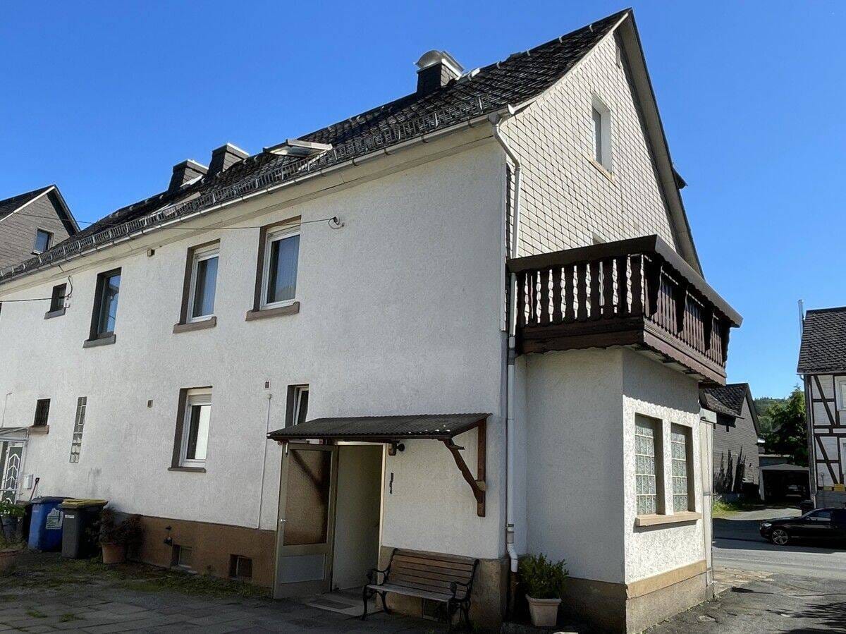 Immobilie in Dietzhölztal - Ewersbach: Geräumige Doppelhaushälfte mit schönem Garten - Bild 1