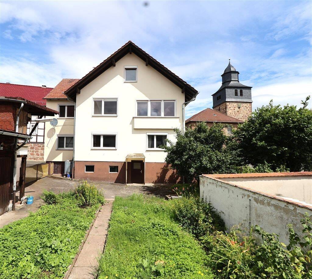 Immobilie in Berkatal - Bezahlbar und Familienfreundlich: Massives Einfamilienhaus mit viel Platz, Garten und Garage - Bild 0