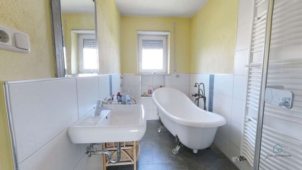 Immobilie in Königsbrunn - Just Immotions | Großzügige 4-Zimmer-Wohnung mit Südbalkon in ruhiger Lage von Königsbrunn! - Bild 0