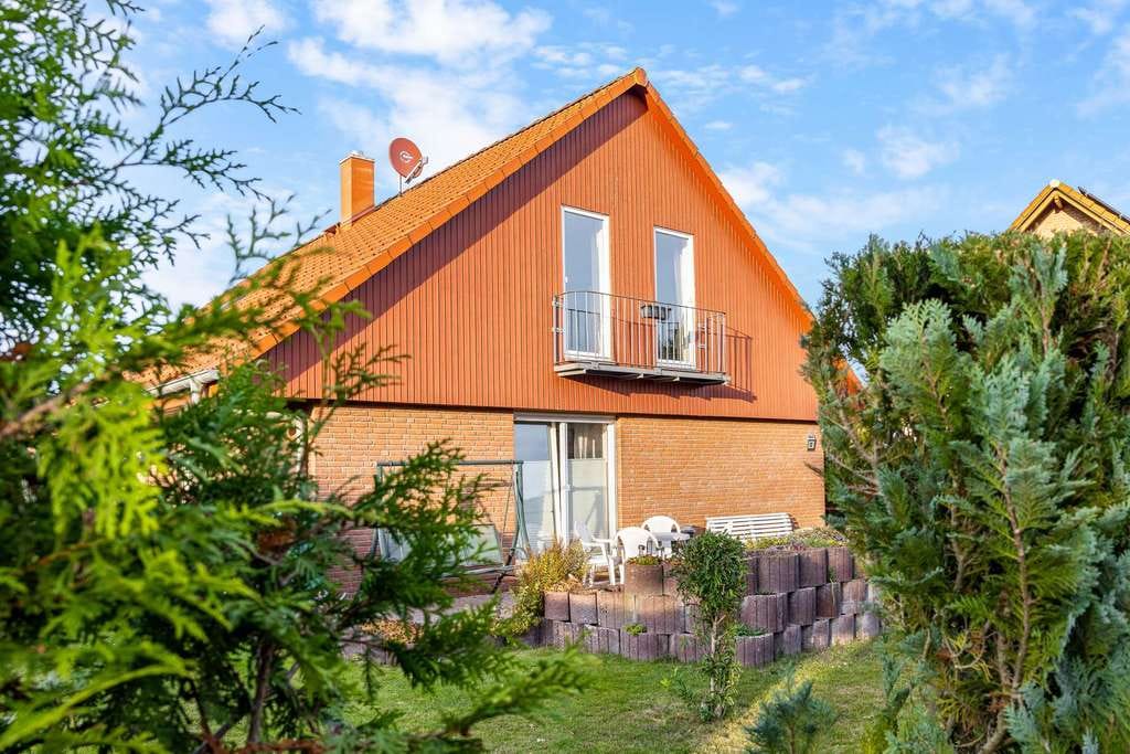 Immobilie in Auhagen - Einfamilienhaus mit Einliegerwohnung, Wintergarten & 2 Kaminen – nahe Steinhuder Meer in Auhagen - Bild 0
