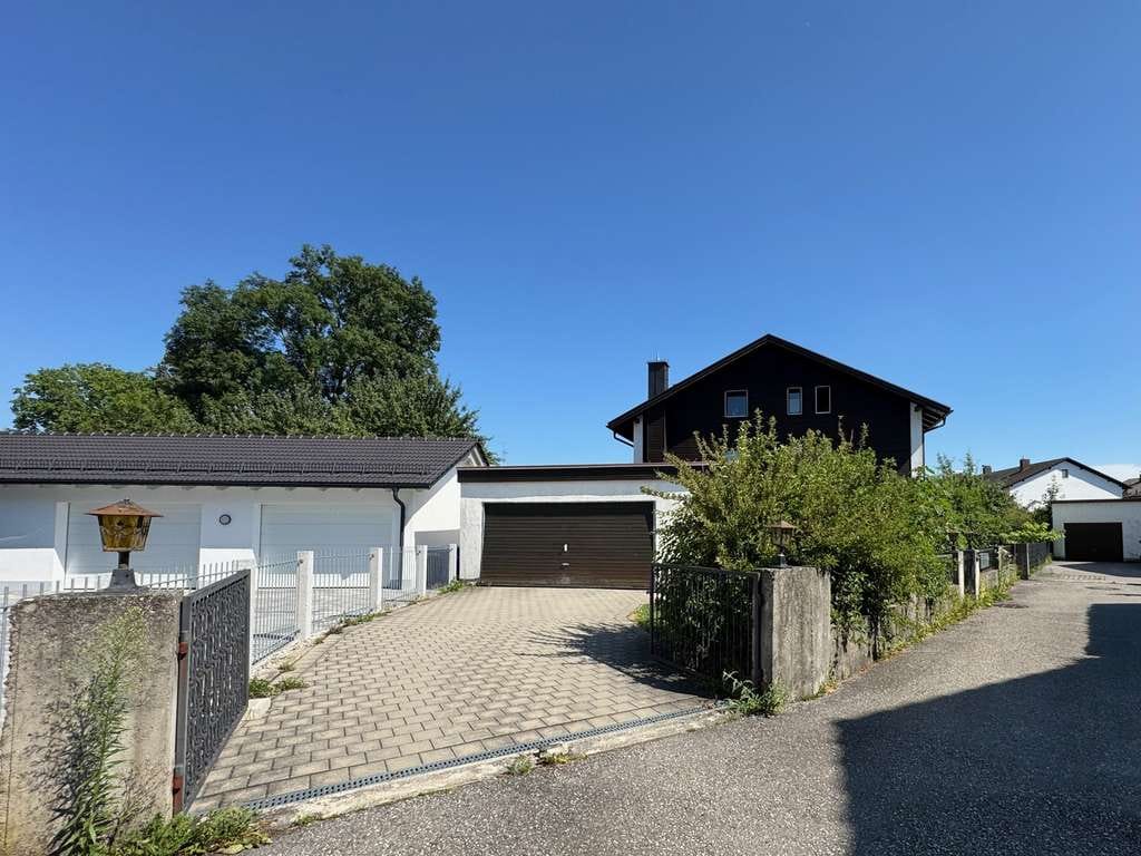 Immobilie in Emmerting - 1 Haus - 3 Eigentumswohnungen! Frei zur Vermietung oder Eigennutzung. - Bild 1