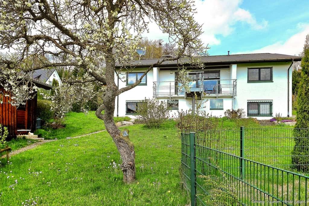Immobilie in Bräunlingen - Einfamilienhaus im Bungalow-Stil mit ausgebautem Gartengeschoss und Weitblick - sofort bezugsfrei - Bild 4