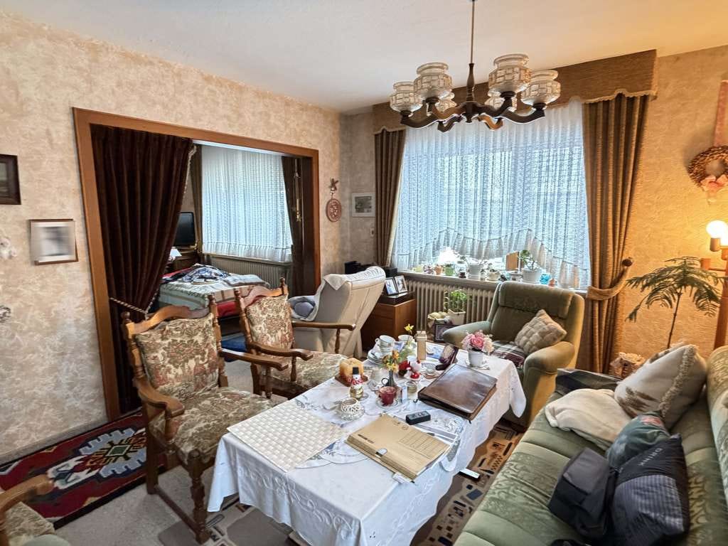 Immobilie in Elsfleth - Sanierungsobjekt mit Charme. Solides Wohnhaus mit Garage & Wintergarten nahe der Weser - Bild 1