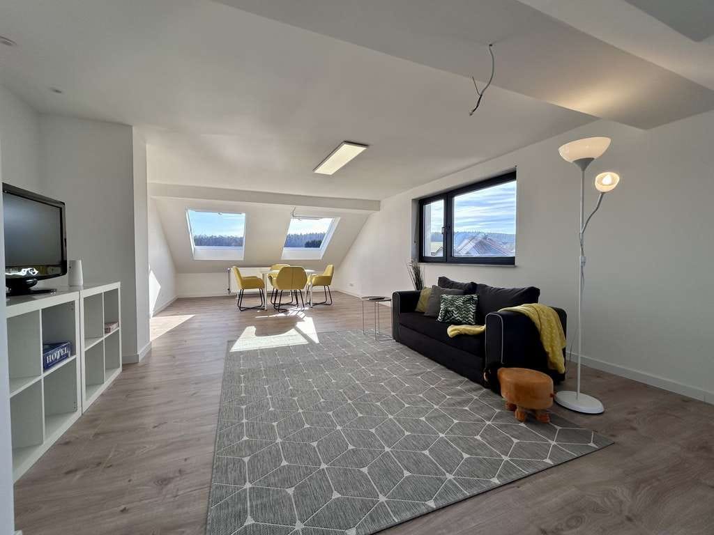 Immobilie in Fulda - Helles Dachgeschoss mit Gartenanteil – stilvolle 3-Zimmer Wohnung mit Weitblick in Fulda 79 m², F - Bild 0