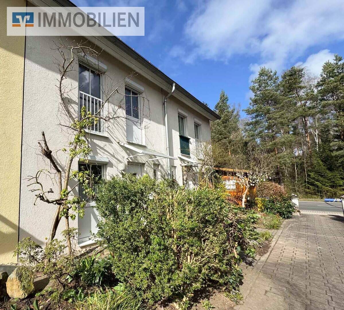Immobilie in Bad Klosterlausnitz - Doppelhaushälfte in ruhiger Wohngegend mit Garten, Garage und Stellplatz - Bild 2