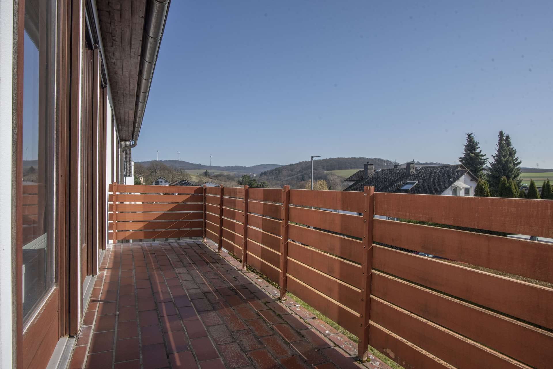Immobilie in Bad Camberg - Wunderschönes Eckgrundstück mit viel Abstand. EFH mit ELW-Option und großer Garage. - Bild 3