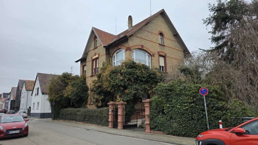 Immobilie in Rülzheim - Etwas besonders wartet hier auf Sie !! Historische Villa mit viel Garten u. ausgebauten Nebengebäude - Bild 4