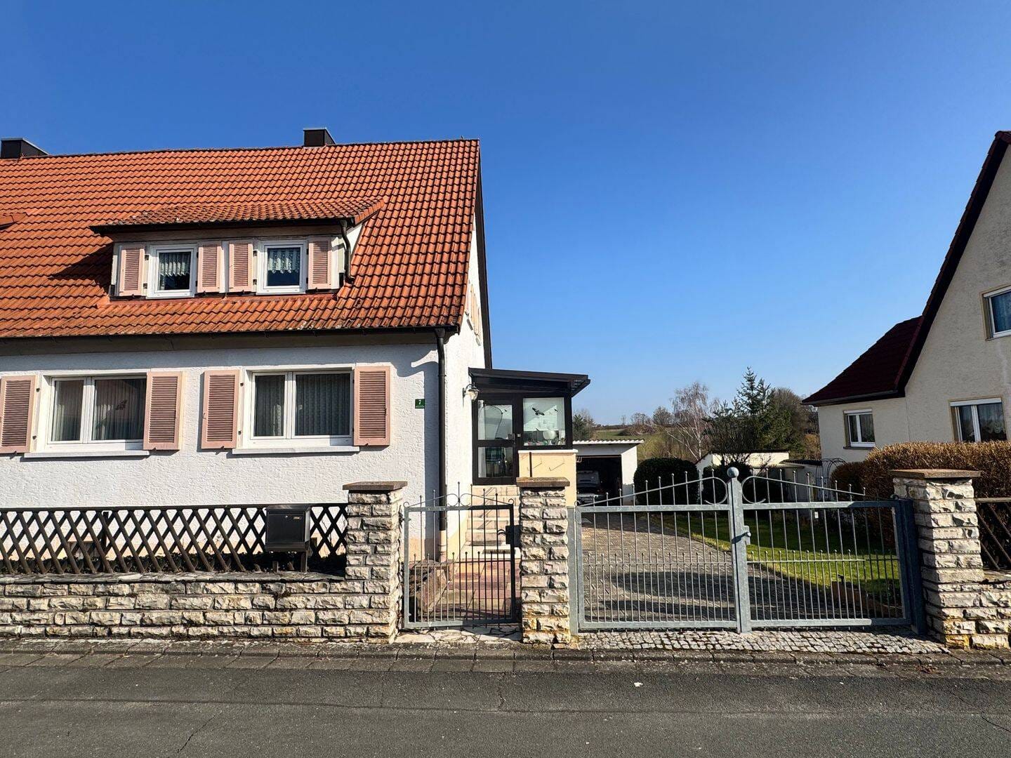 Immobilie in Neustadt an der Aisch - Charmante Doppelhaushälfte in ruhiger Lage - Bild 2