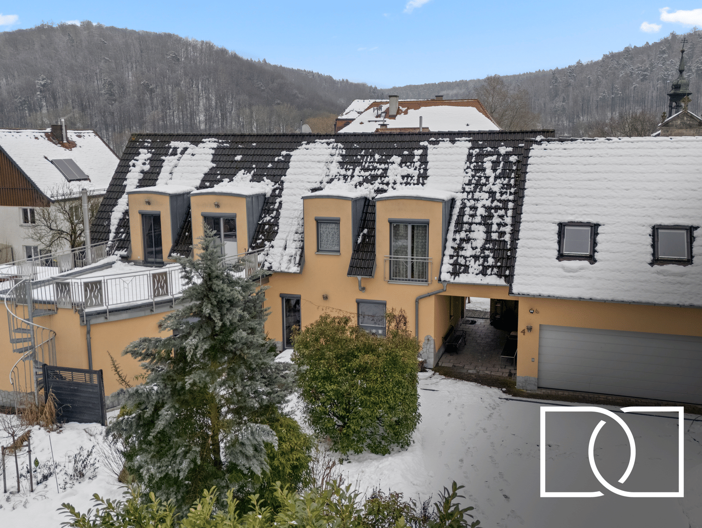 Immobilie in Ebelsbach - Exklusives Einfamilienhaus! Stilvolles Anwesen in ruhiger Lage mit großem Grundstück - Bild 0
