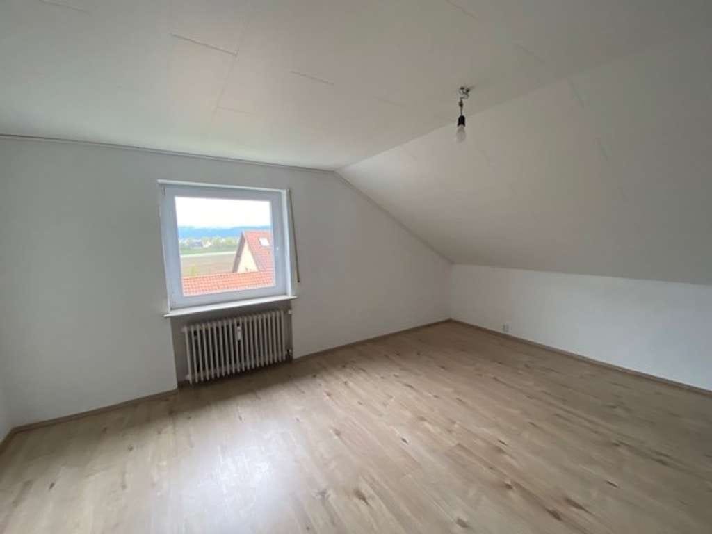 Immobilie in Regenstauf - Großzügige 4,5 Zimmer Wohnung mit Gartennutzung in Diesenbach bei Regenstauf - Bild 4