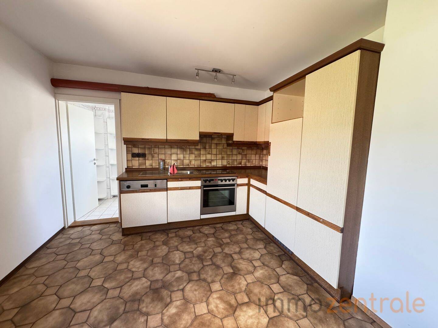 Immobilie in Mitteleschenbach - Zeitlos schön: Altbau-Charme trifft gepflegte Wohnqualität - EFH in Mitteleschenbach - Bild 3
