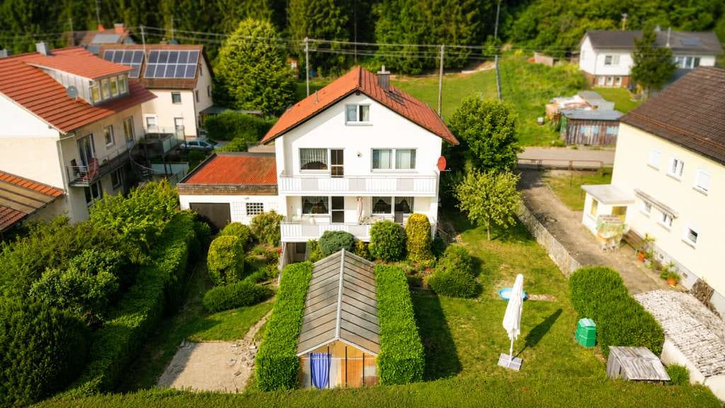 Immobilie in Bellenberg - Familienidyll in Waldnähe – Gepflegtes Einfamilienhaus mit Garten & Doppelgarage in Bellenberg - Bild 1