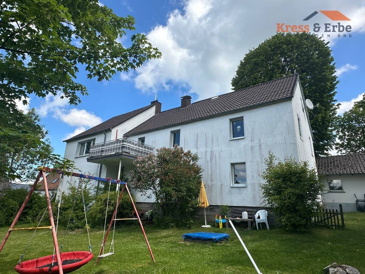 Immobilie in Gersfeld - Zweietagiges Wohn- und Gemeinschaftshaus mit großem Garten, Doppelgarage in Gersfeld - Dalherda - Bild 2
