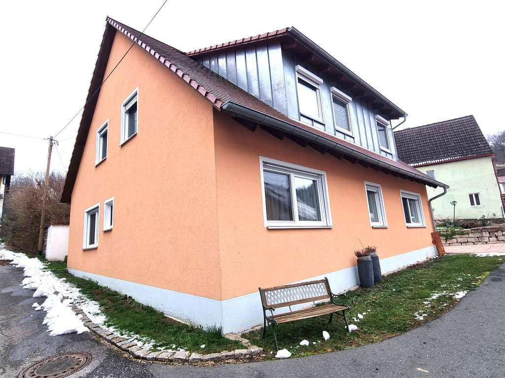Immobilie in Offenhausen - Top gepflegtes neuwertiges 1-2-Familienhaus mit 3 Garagen und Nebengebäude - Bild 2