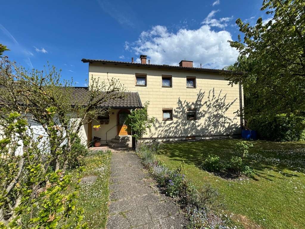 Immobilie in Waging am See - Kapitalanlage– Zweifamilienhaus, vermietet, auf großzügigem Grundstück nahe dem Waging - Bild 0