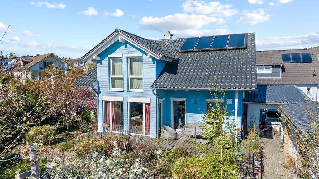 Immobilie in Steißlingen - Wohnen mit Herz und Holz!
Traumhaus mit vorbereiteter Einliegerwohnung - Bild 1