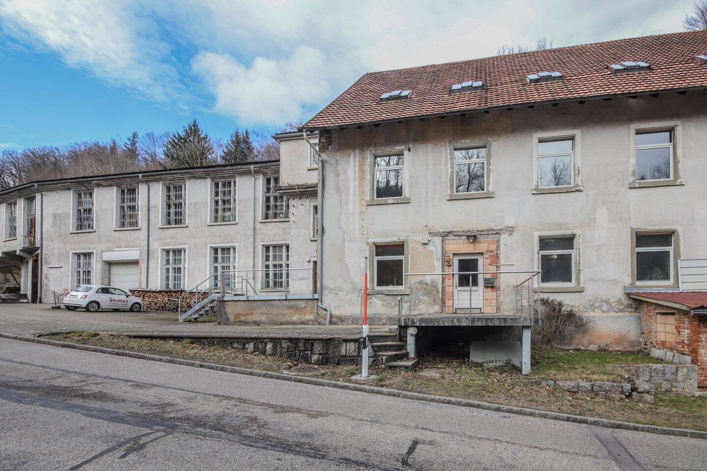 Immobilie in Görwihl - Wohnen & Arbeiten unter  einem Dach - mit eigener  Energiequelle im Südschwarzwald  in Tiefenstein - Bild 3