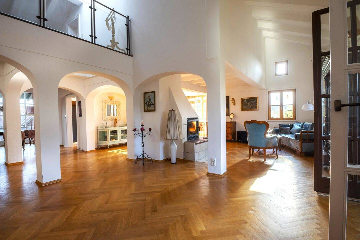 Immobilie in Pittenhart -  Großzügige Architektenwohnung - Haus im Haus - Bild 0