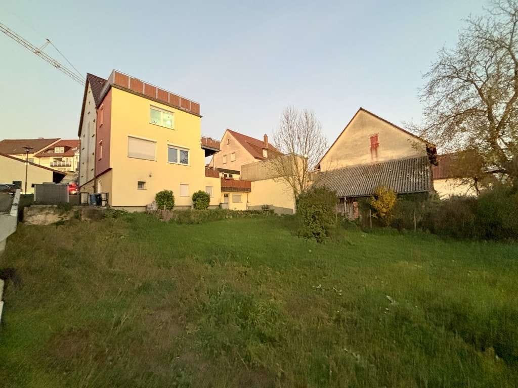 Immobilie in Erlenbach - Vierfamilienhaus und extra Grundstück mit Baugenehmigung für ein 2 Fam.-Haus zu verkaufen! - Bild 1