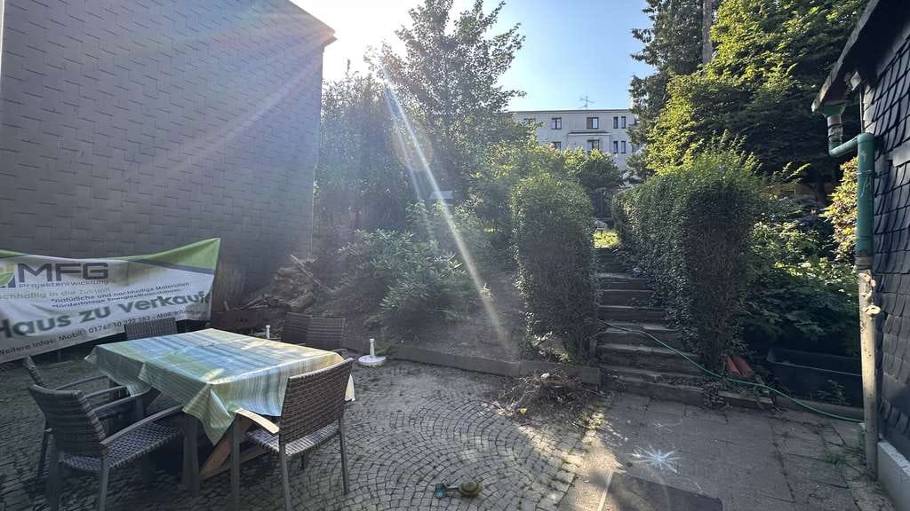 Immobilie in Wermelskirchen - Grüne Oase im Herzen der Stadt – Wohn-/Geschäftshaus mit Traumgarten & Entwicklungspotenzial - Bild 1