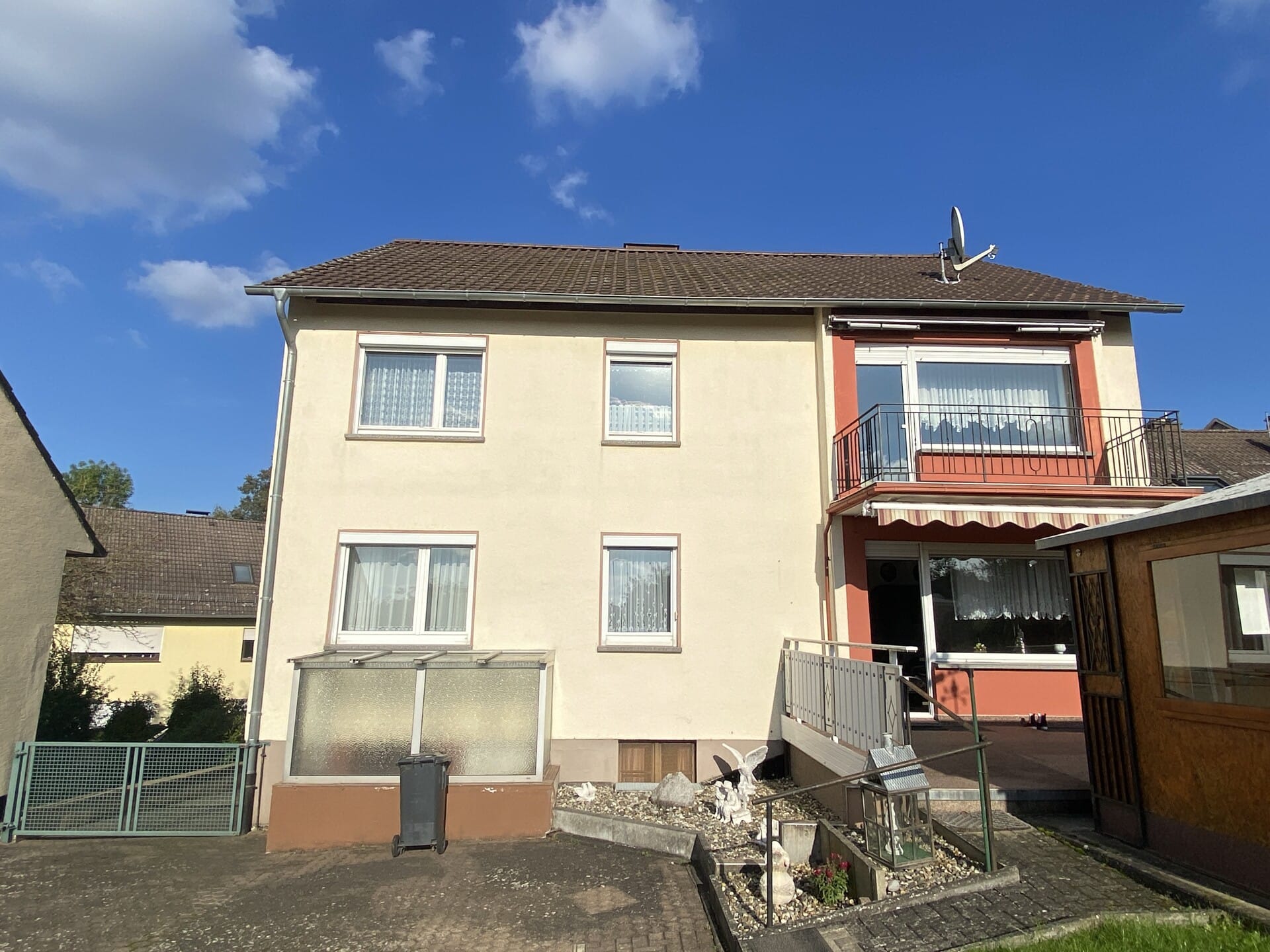 Immobilie in Niedenstein - Zweifamilienhaus in ruhiger Lage sucht Familie!!!
KEINE KÄUFERPROVISION - Bild 1