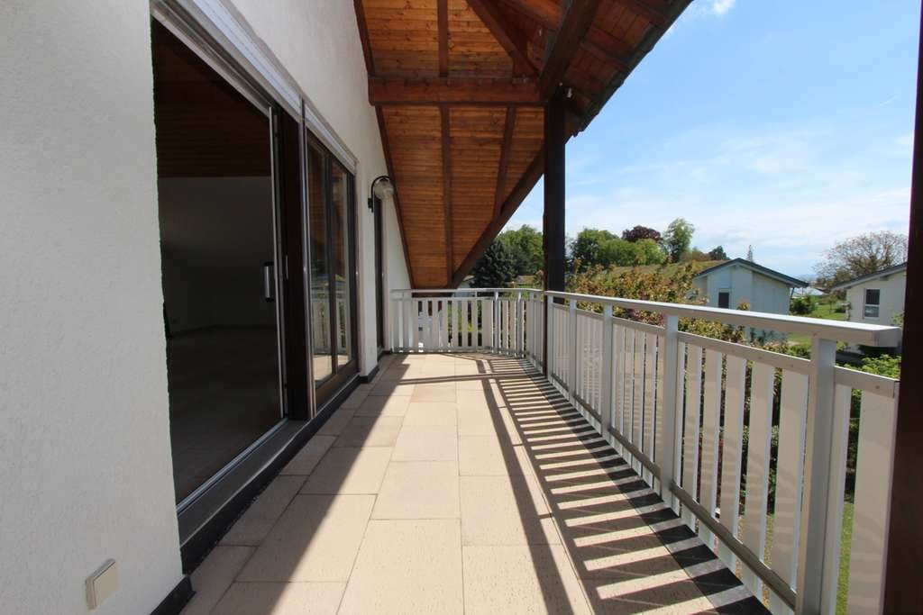 Immobilie in Wasserburg (Bodensee) - Große 4-Zimmer-Wohnung mit schöner Teilsee-/Bergsicht und Garage - Bild 1