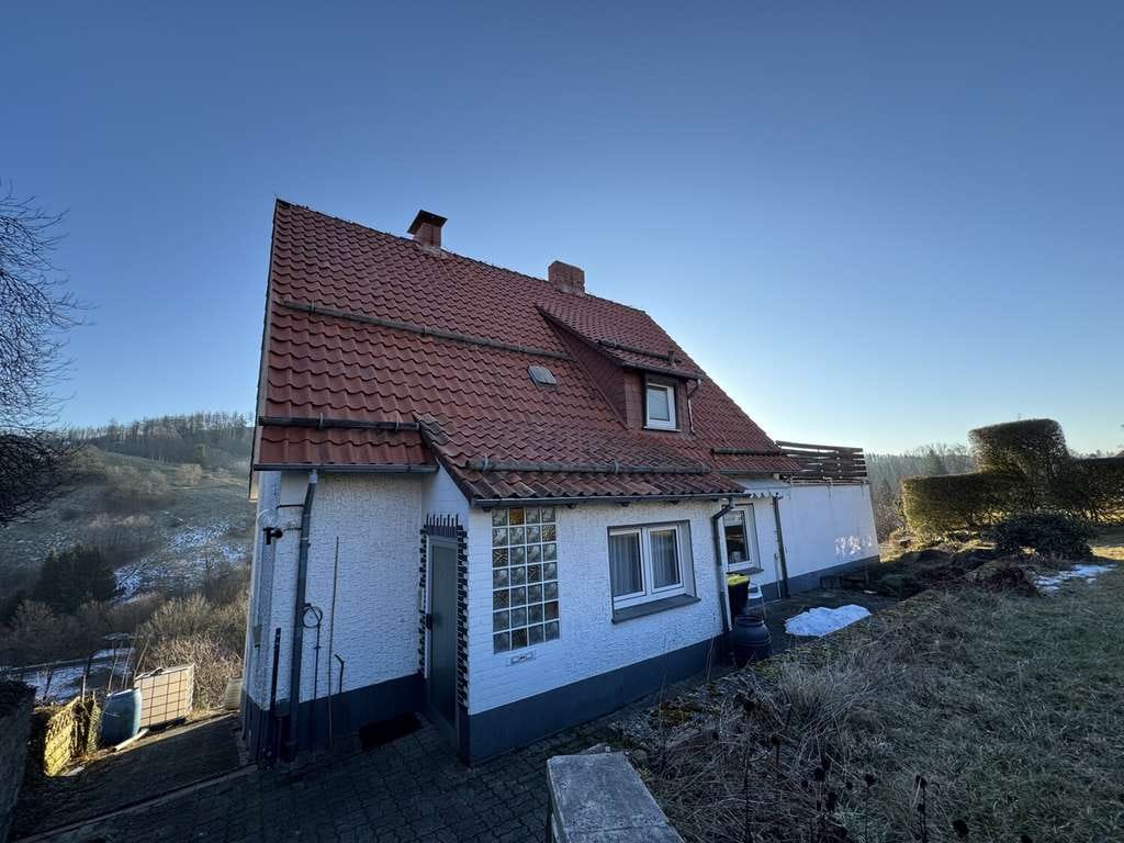 Immobilie in Osterode - Individuelles Einfamilienhaus (ca. 140 m² Wohnfläche) mit vielen Möglichkeiten für neue Wohnideen - Bild 2