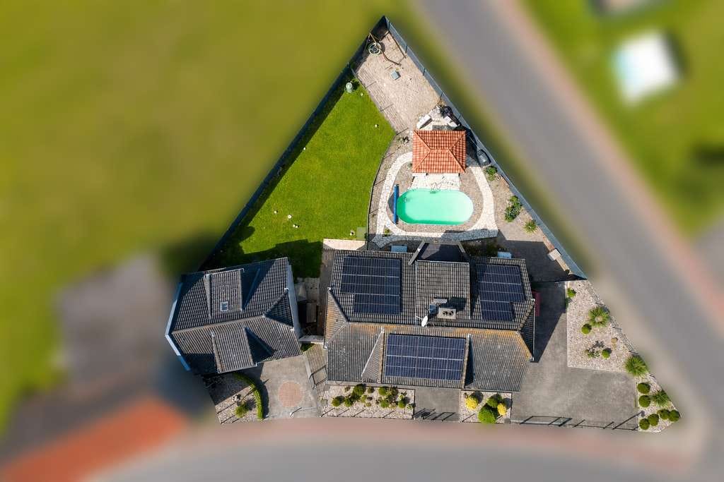 Immobilie in Hecklingen - Modernes Familienparadies mit Pool, Sauna und Potenzial für Homeoffice oder Gewerbe - Bild 2