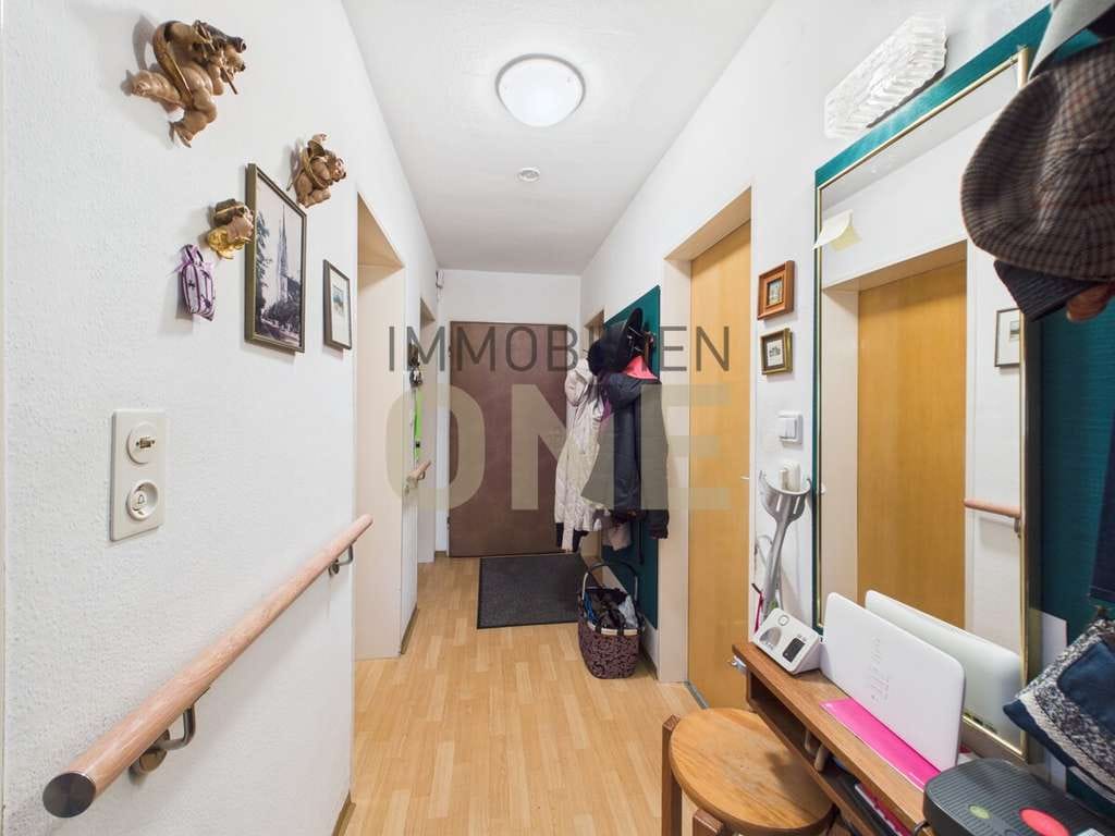 Immobilie in Pentling - Zweifamilienhaus mit Ausbaureserve und großem Grundstück in bevorzugter Lage - Bild 1