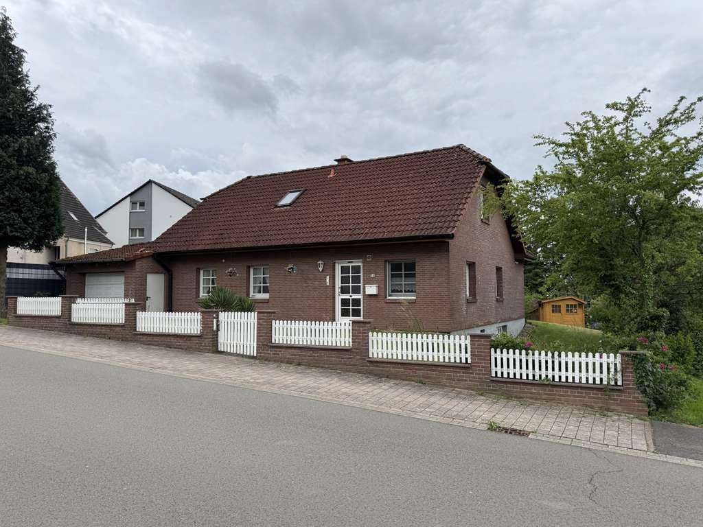 Immobilie in Obersimten - ***Modernes freistehendes Einfamilienhaus mit Klinkerfassade und einer herrlichen Aussicht*** - Bild 0