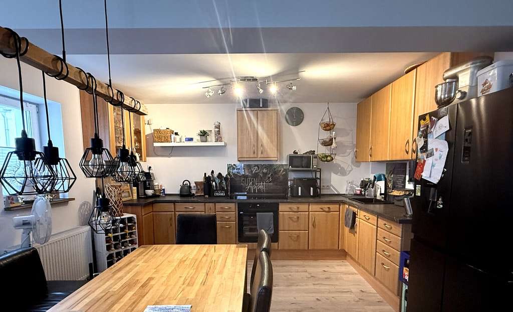 Immobilie in Zeiskam - Zwei hochwertig kernsanierte DHH mit Wärmepumpe und Photovoltaik, großer Scheune + Garten in Zeiskam - Bild 2