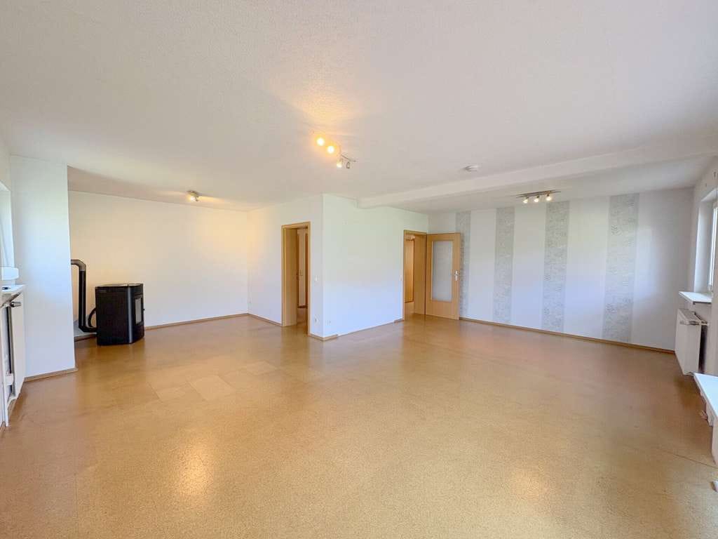 Immobilie in Stadtallendorf - Haus-im-Haus-Gefühl: Großzügige Eigentumswohnung mit Garten, Balkon und Garage in Stadtallendorf - Bild 1