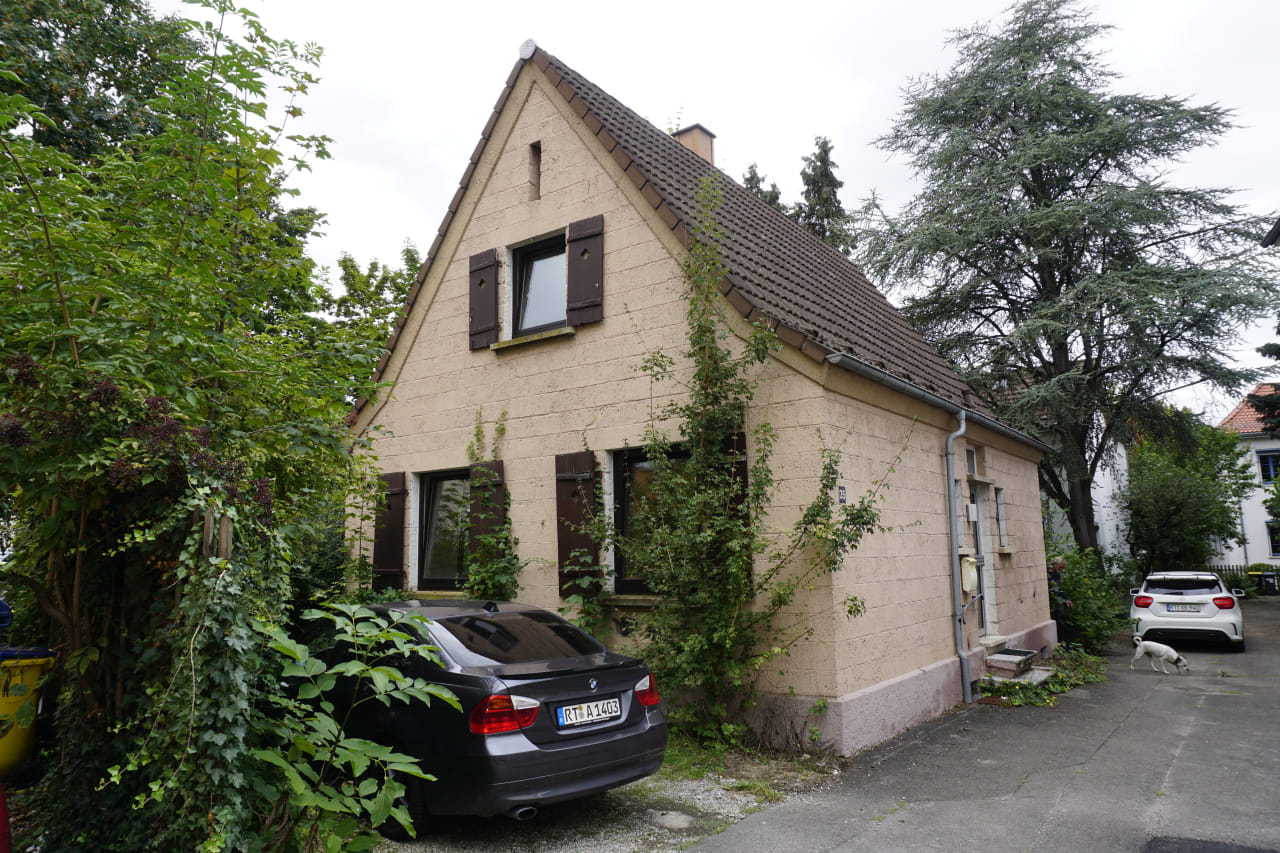 Immobilie in Reutlingen - RESERVIERT !!! Hübsches, kleines Häuschen in ruhiger, grüner Innenstadtlage in Reutlingen gegen H - Bild 0