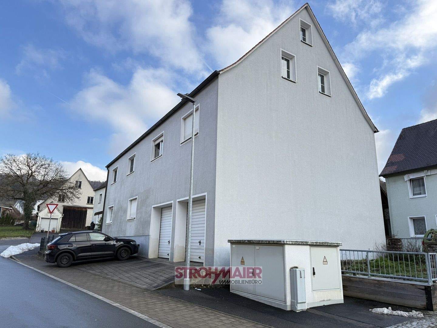 Immobilie in Offenhausen - Eigenheim mit Mieteinnahmen! Zukunftssicheres Zweifamilienhaus mit ausbaubarem Dachgeschoss, Scheune und Garten. - Bild 3