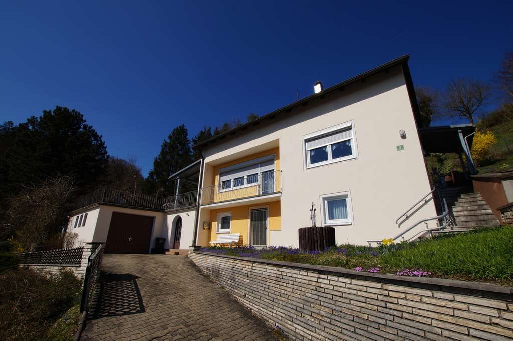 Immobilie in Breitenbrunn - Ihr Familiennest auf dem Land – solides Zuhause mit traumhafter Fernsicht! - Bild 1
