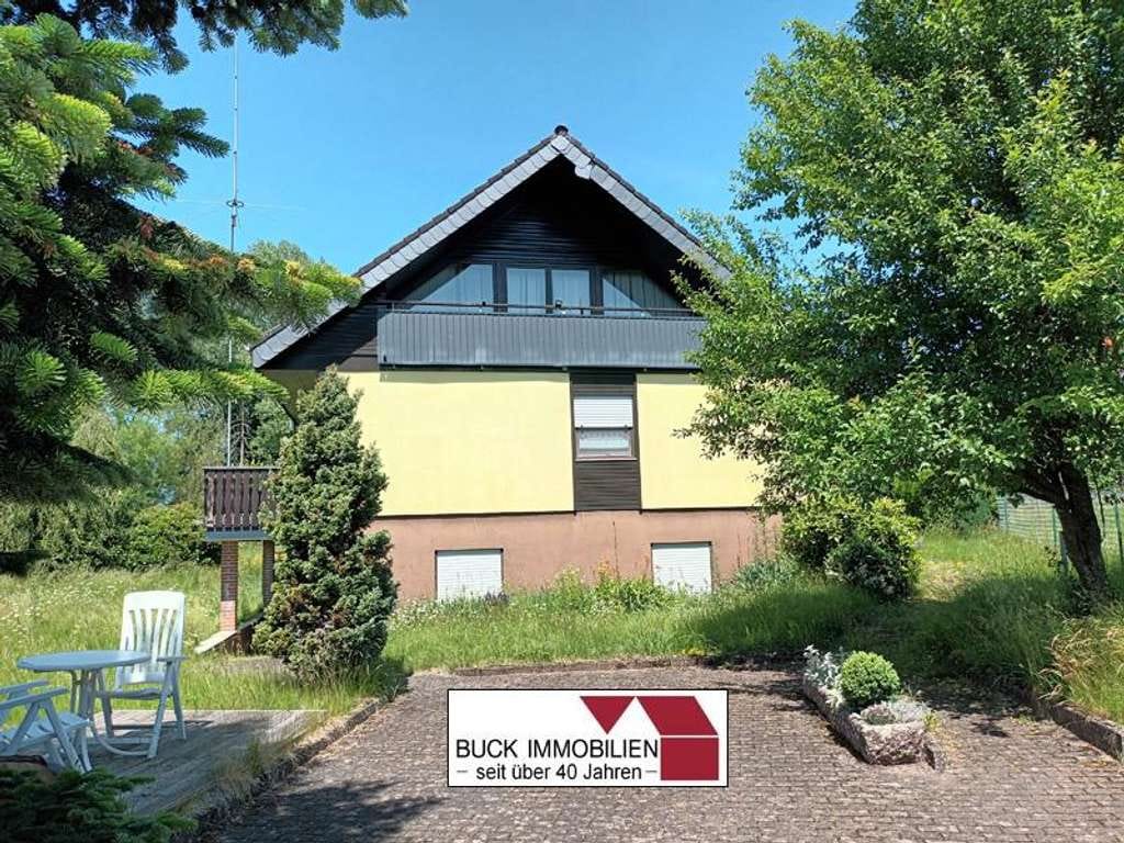 Immobilie in Hellenhahn-Schellenberg - Platz für die große Familie!  Gepflegtes Wohnhaus mit ELW in idyllischer Ortsrandlage - Bild 1
