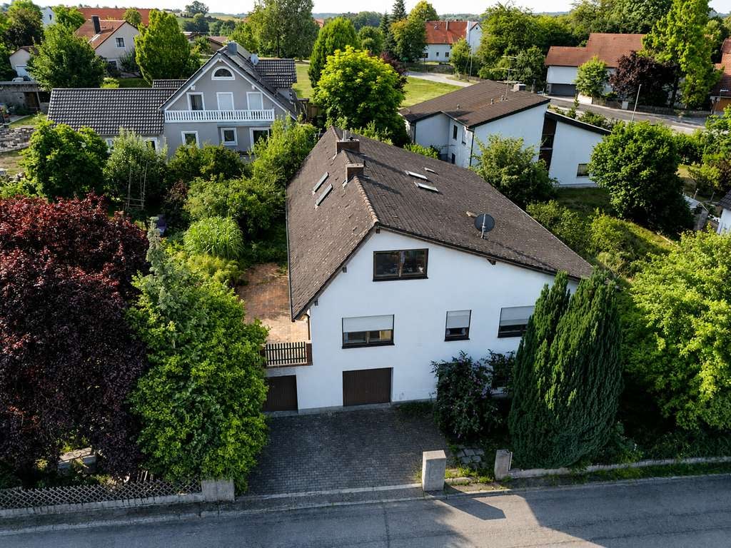 Immobilie in Nandlstadt - Viel Platz für Familie und mehrere Generationen – Haus mit großem Entwicklungspotenzial - Bild 0
