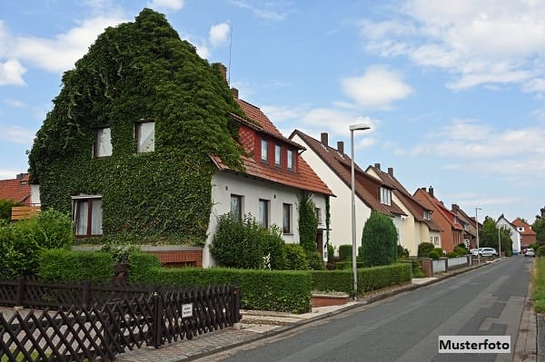 Immobilie in Kirchhain - 2-Familienhaus nebst Wohnhausanbau und Doppelgarage - Bild 0